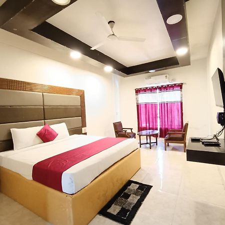 Hotel New Rajdarshan Мадикери Экстерьер фото