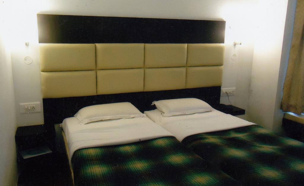 Hotel New Rajdarshan Мадикери Номер фото