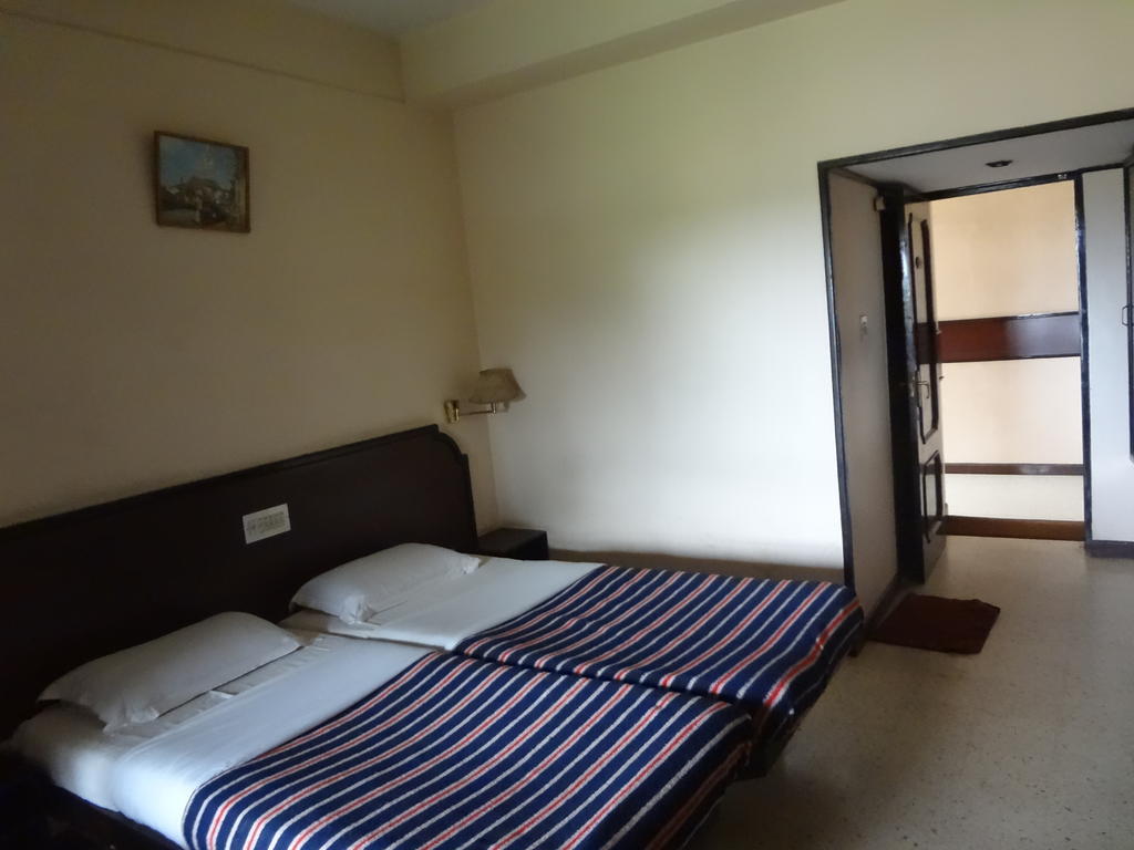 Hotel New Rajdarshan Мадикери Номер фото