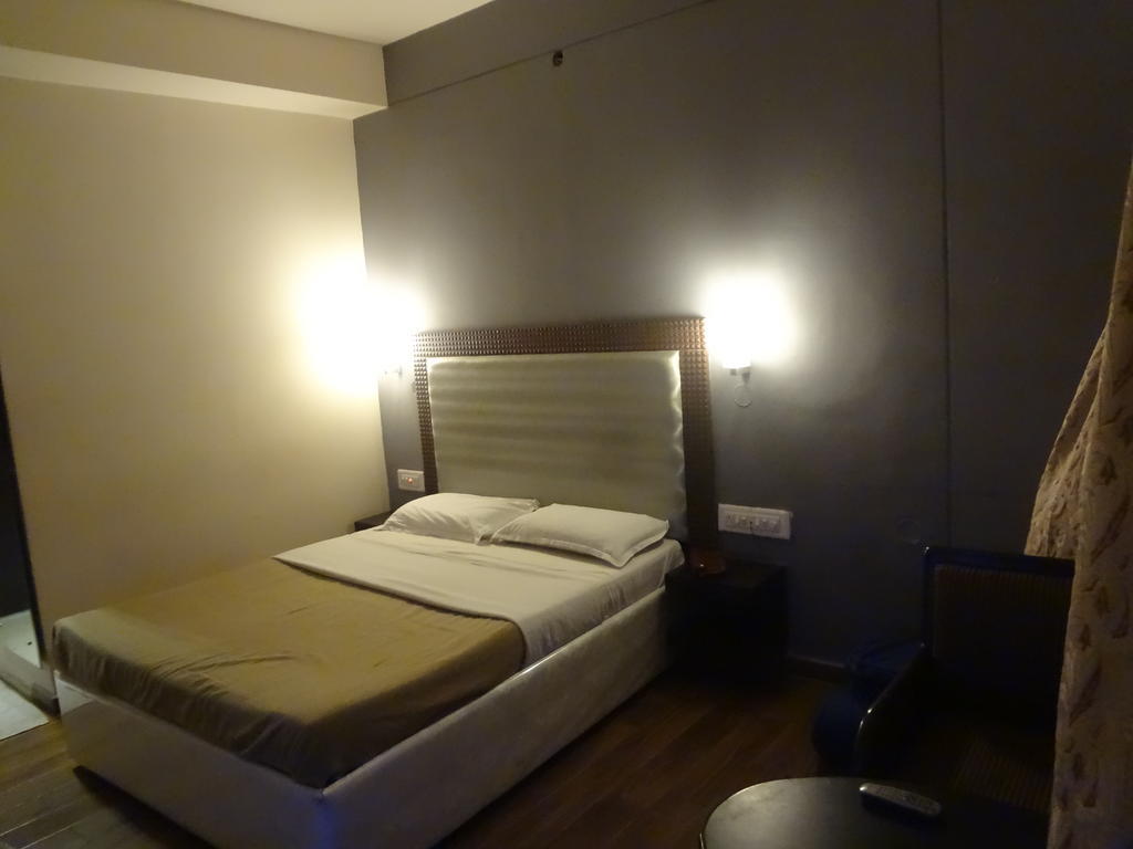 Hotel New Rajdarshan Мадикери Номер фото