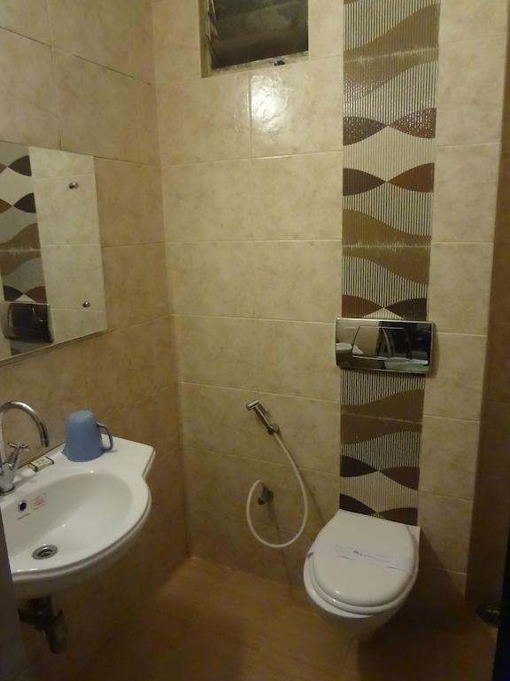 Hotel New Rajdarshan Мадикери Экстерьер фото