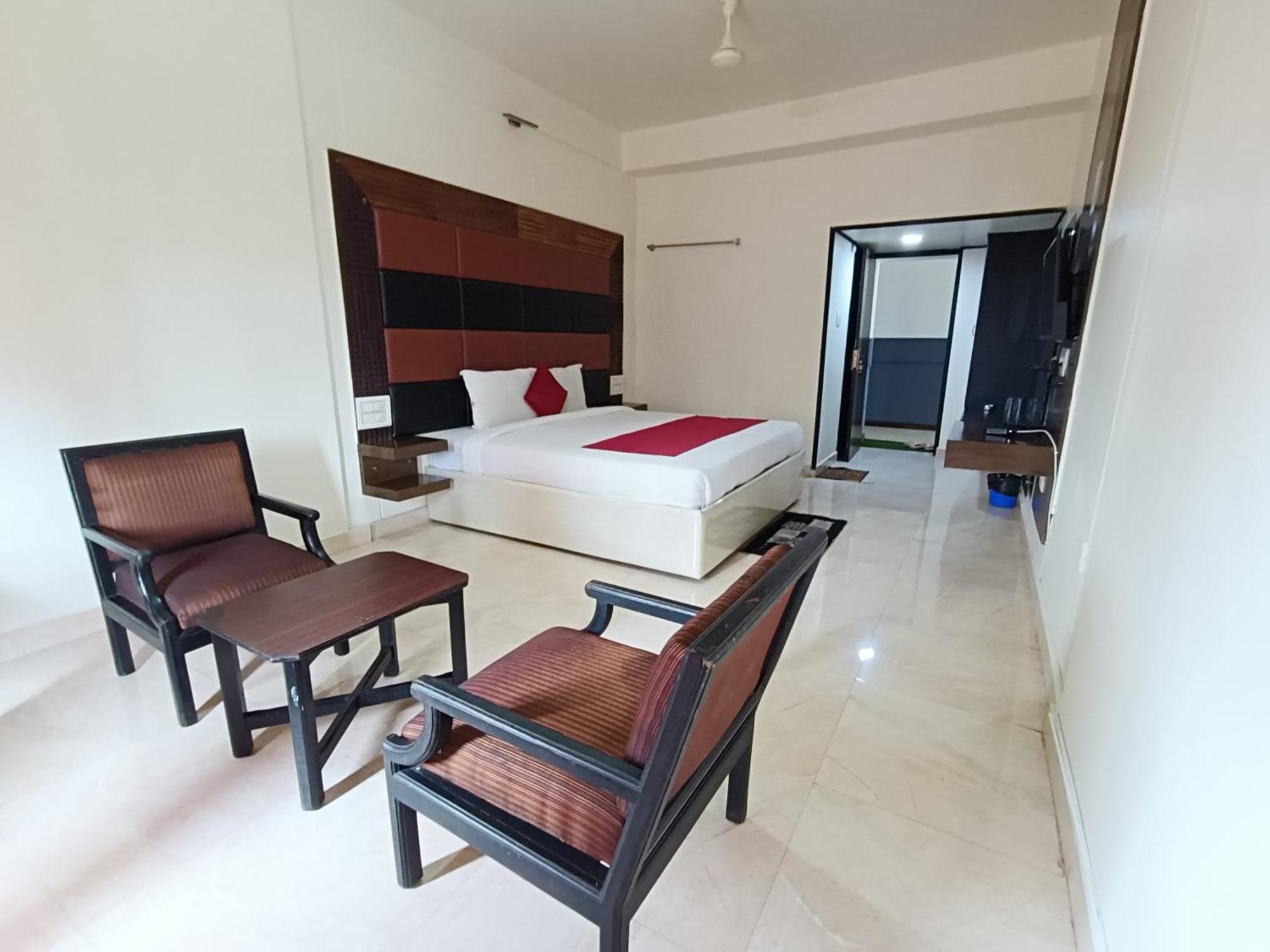 Hotel New Rajdarshan Мадикери Экстерьер фото