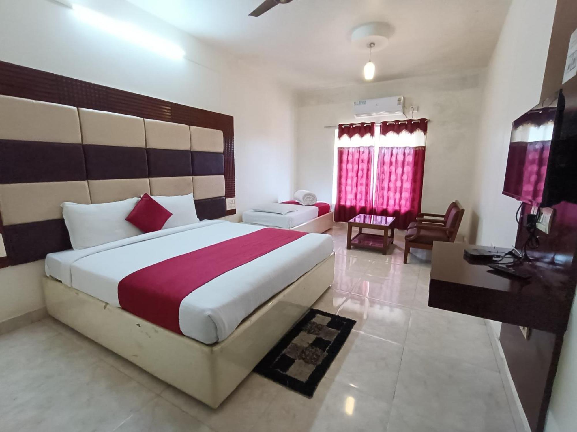 Hotel New Rajdarshan Мадикери Экстерьер фото