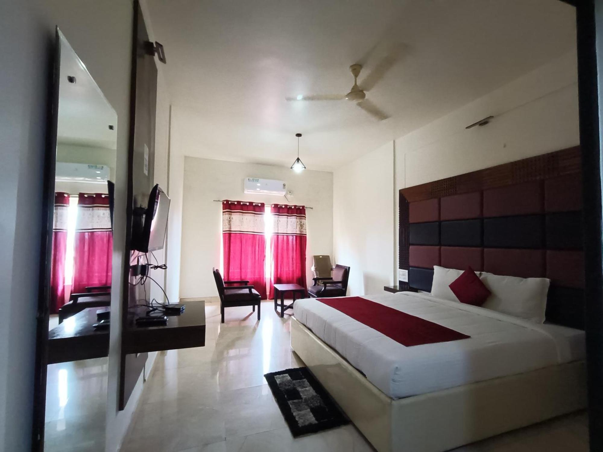 Hotel New Rajdarshan Мадикери Экстерьер фото