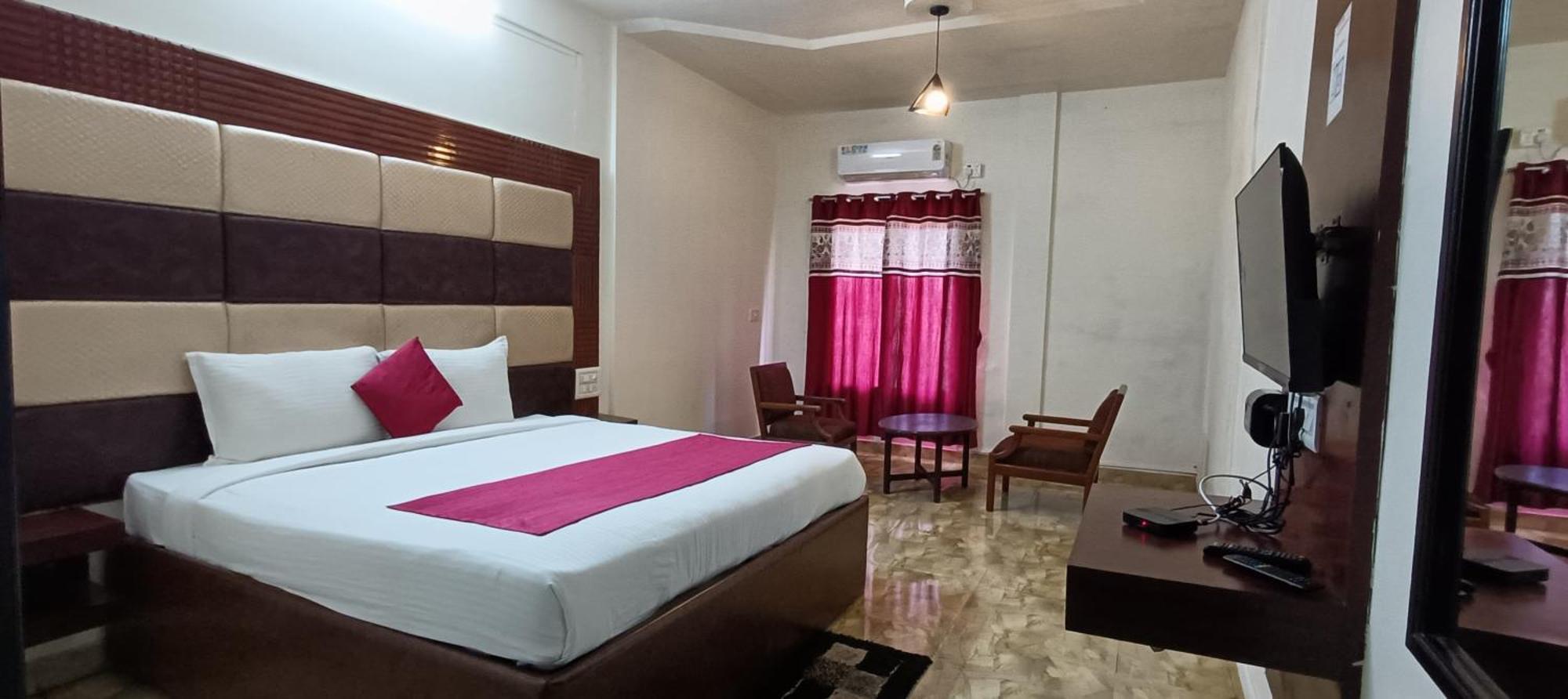 Hotel New Rajdarshan Мадикери Экстерьер фото