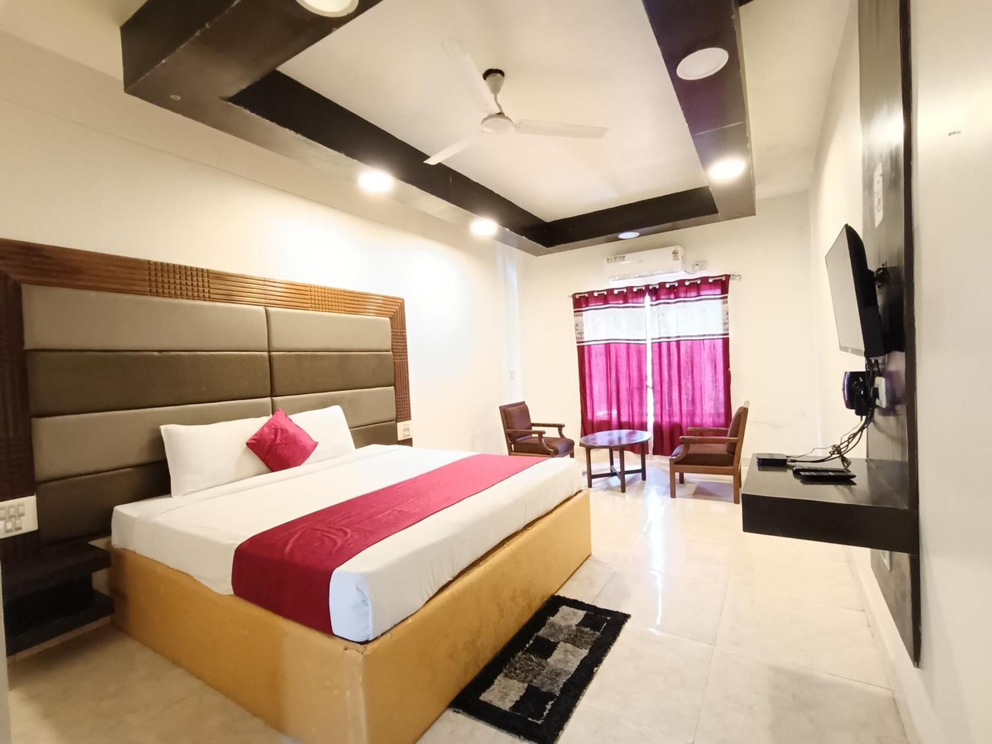 Hotel New Rajdarshan Мадикери Экстерьер фото
