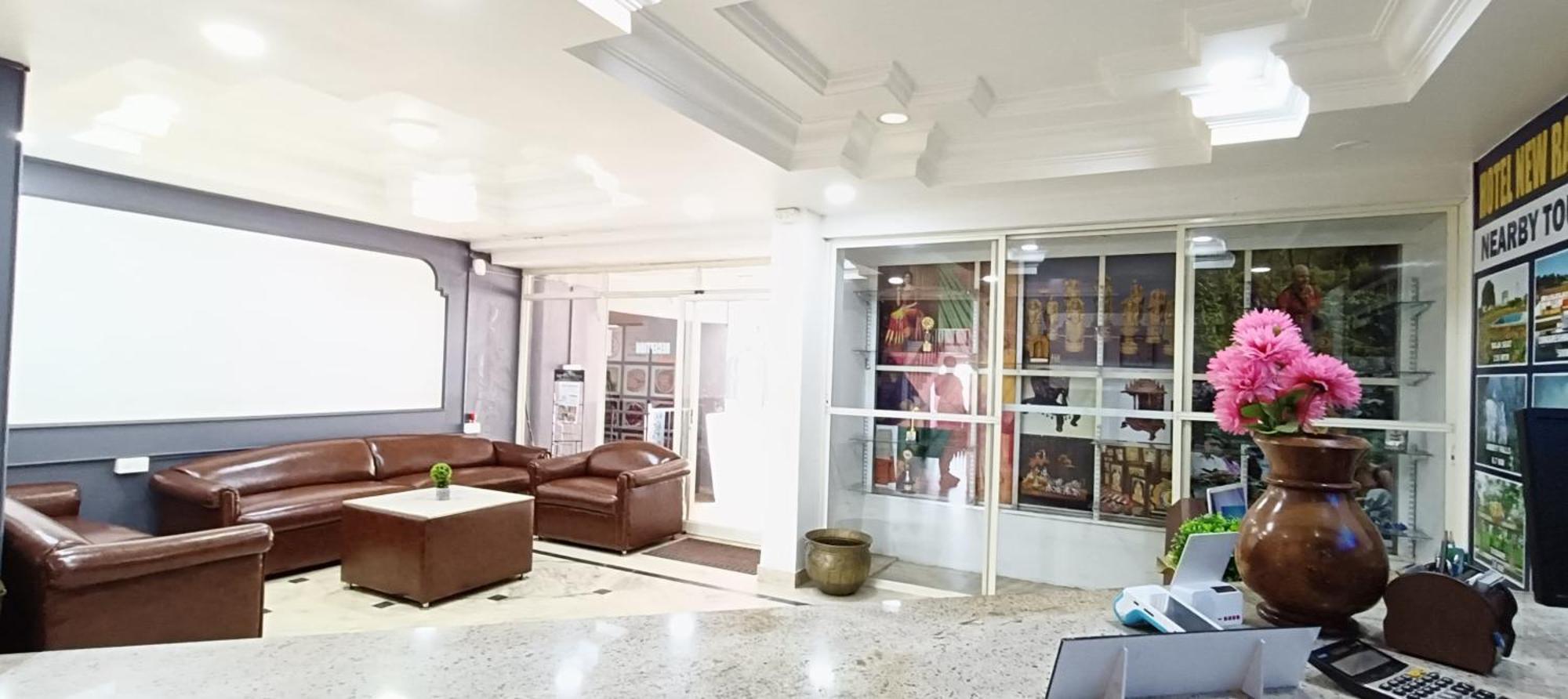 Hotel New Rajdarshan Мадикери Экстерьер фото