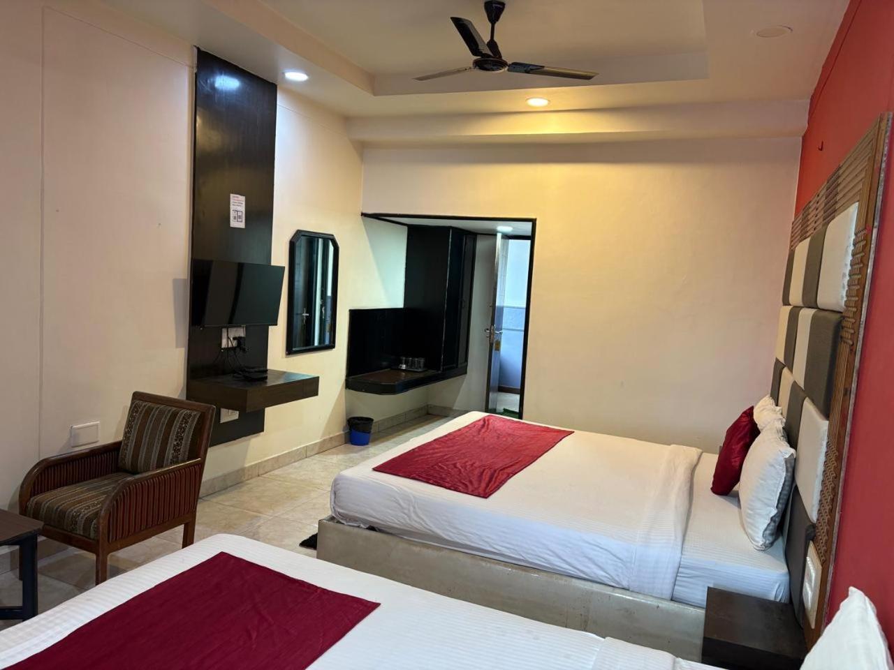 Hotel New Rajdarshan Мадикери Экстерьер фото