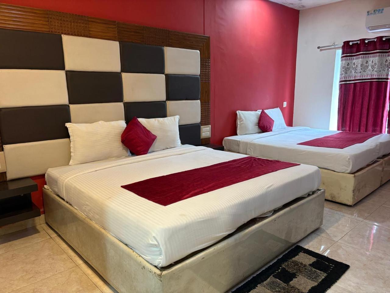 Hotel New Rajdarshan Мадикери Экстерьер фото