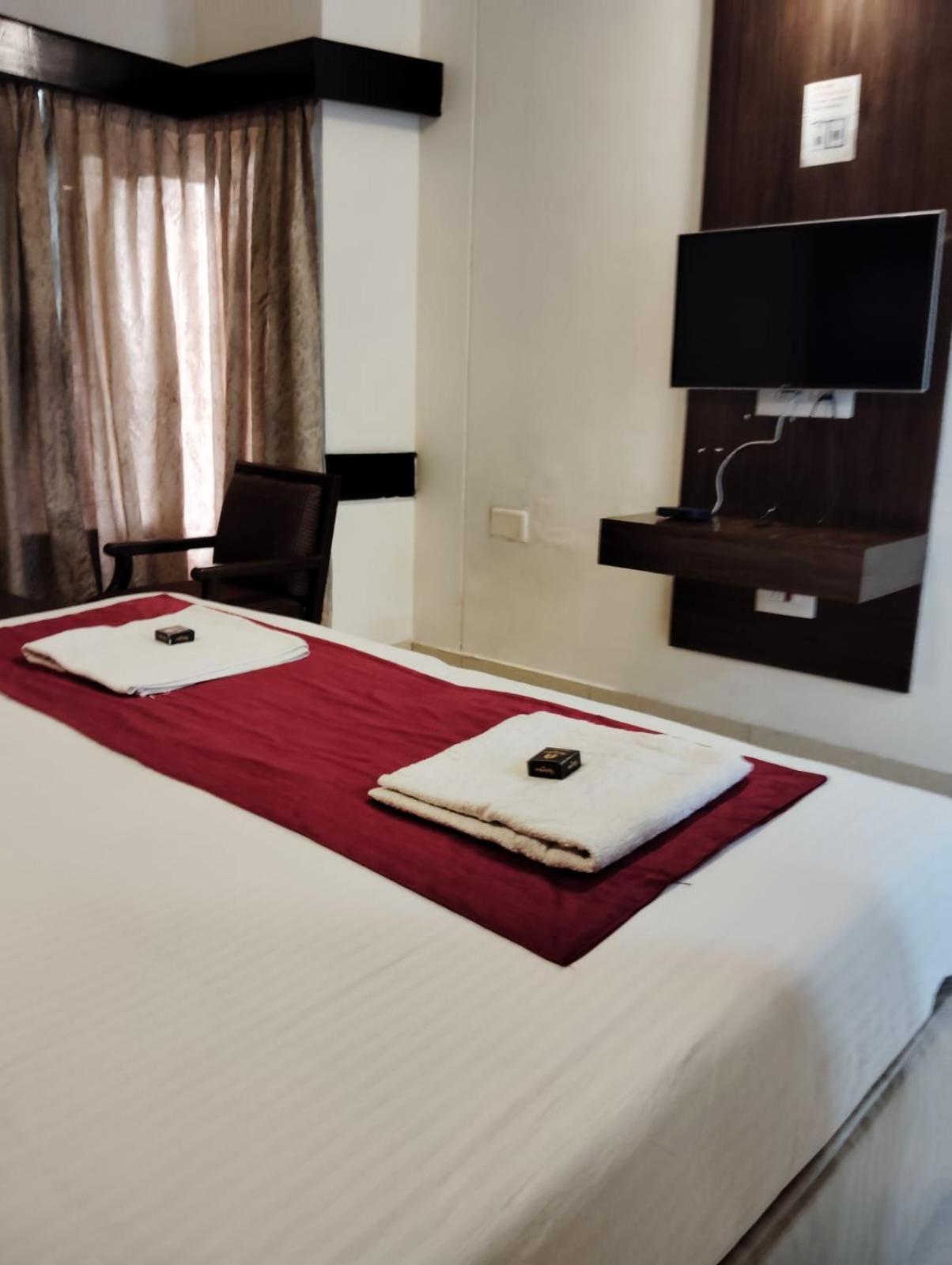 Hotel New Rajdarshan Мадикери Экстерьер фото