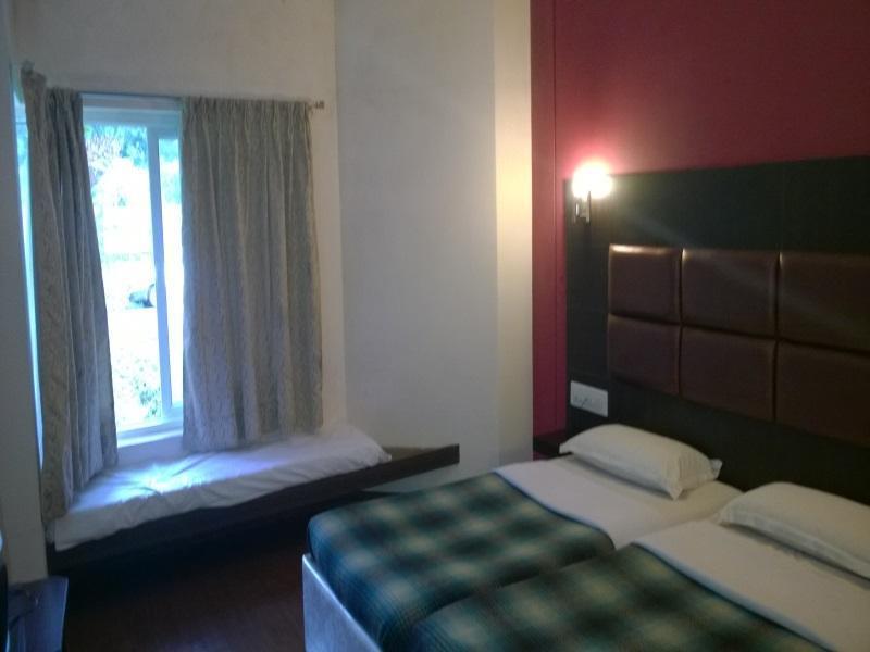 Hotel New Rajdarshan Мадикери Экстерьер фото