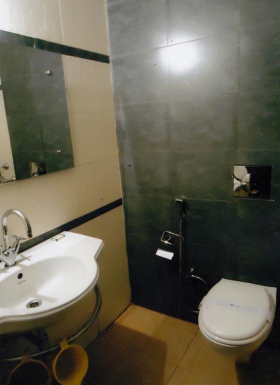Hotel New Rajdarshan Мадикери Экстерьер фото