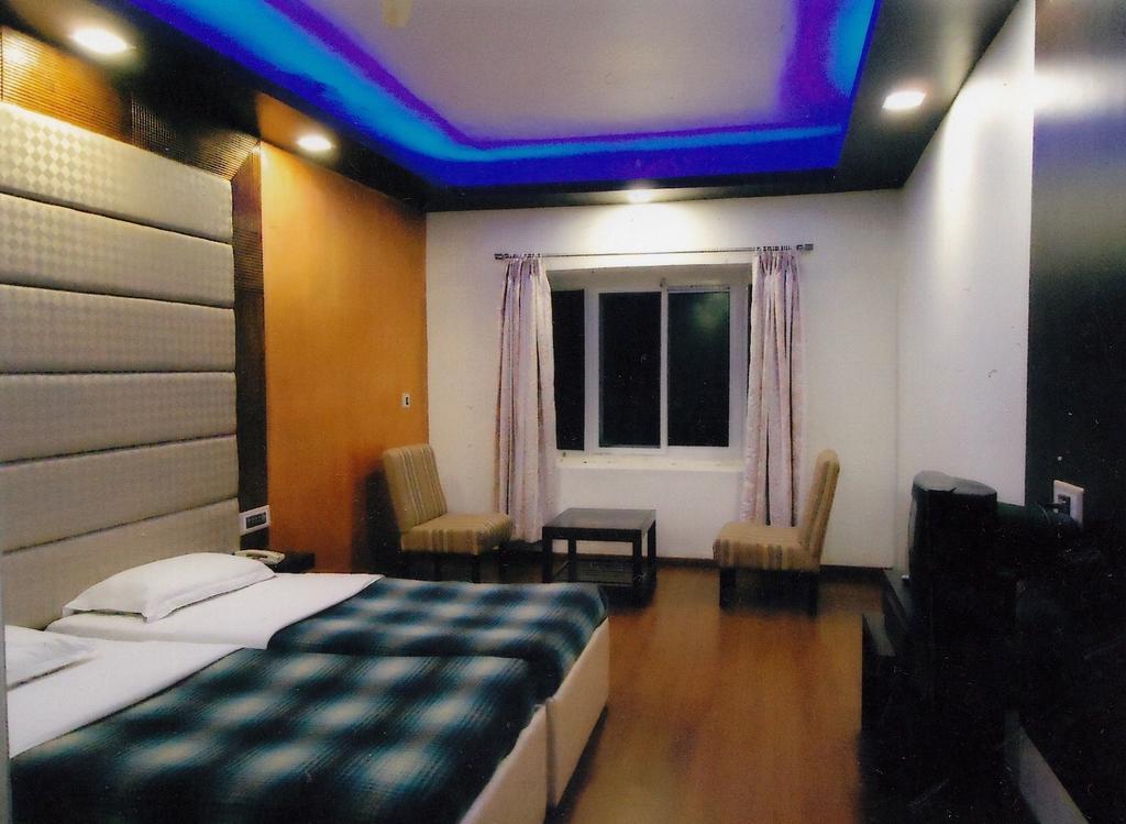Hotel New Rajdarshan Мадикери Экстерьер фото