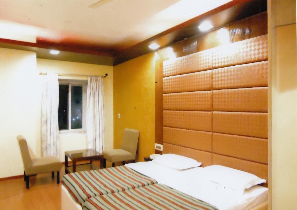 Hotel New Rajdarshan Мадикери Экстерьер фото