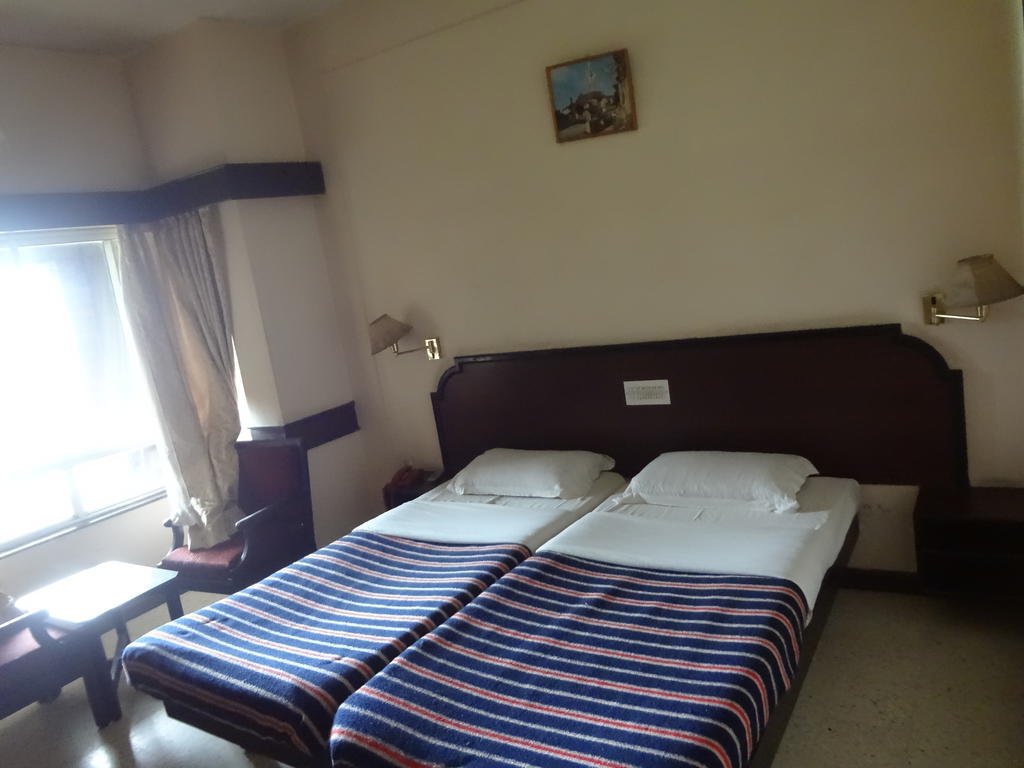 Hotel New Rajdarshan Мадикери Экстерьер фото