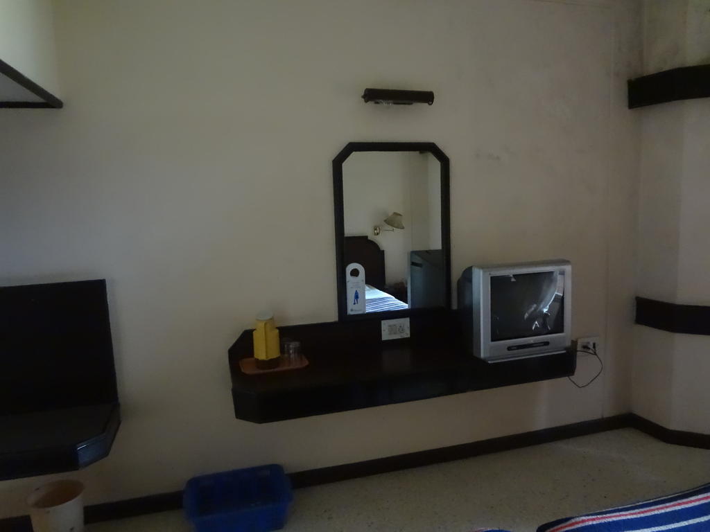 Hotel New Rajdarshan Мадикери Экстерьер фото
