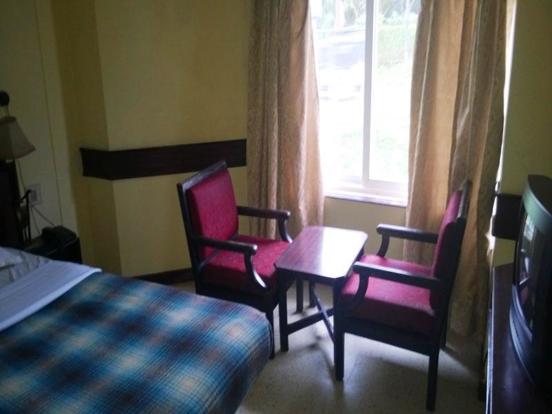 Hotel New Rajdarshan Мадикери Экстерьер фото