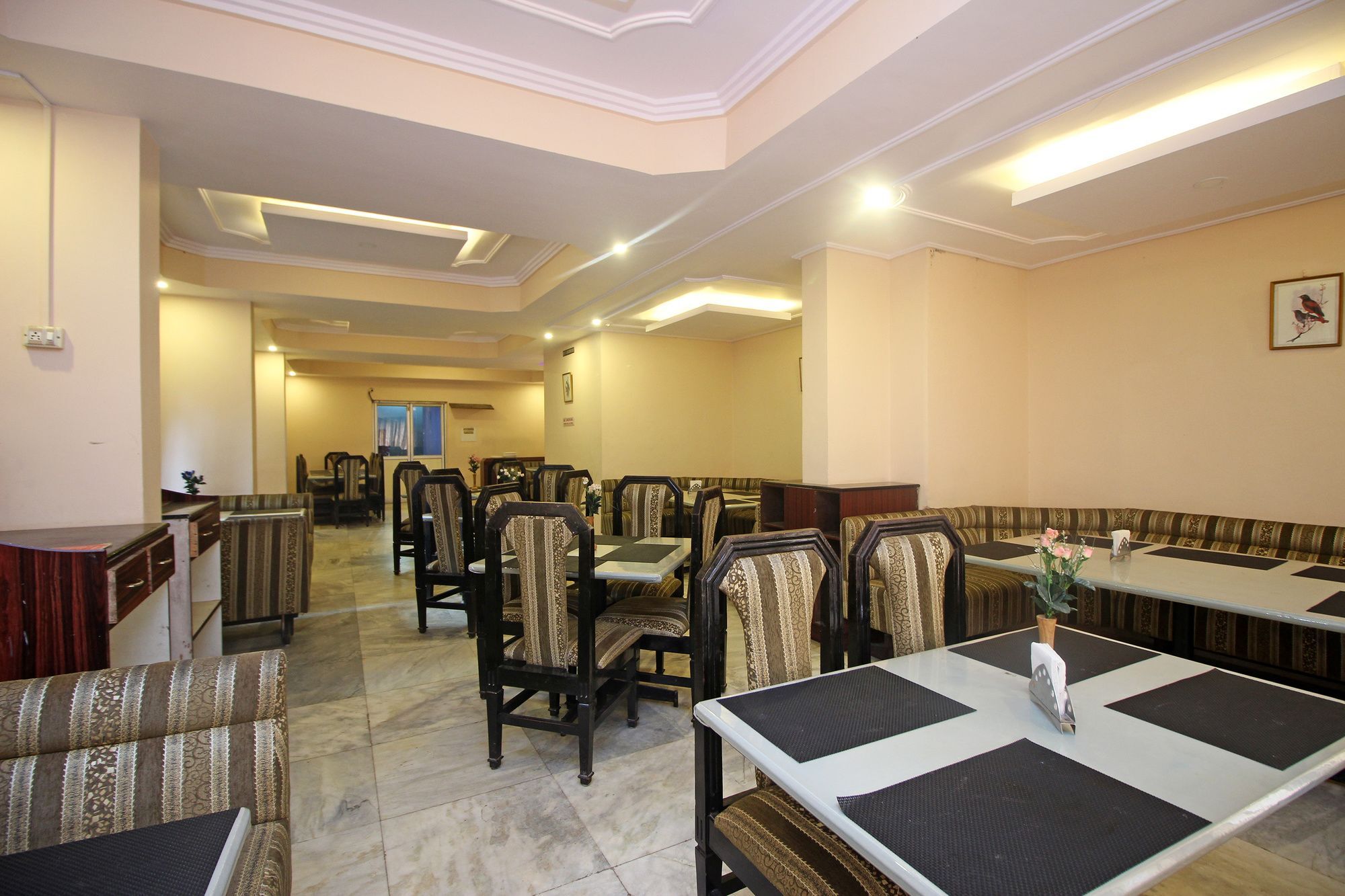 Hotel New Rajdarshan Мадикери Экстерьер фото